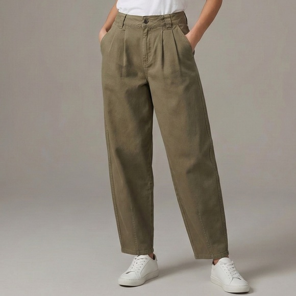 Forever 21 Pants - Forever 21 Olive Green Pleated Balloon Pants - Size M